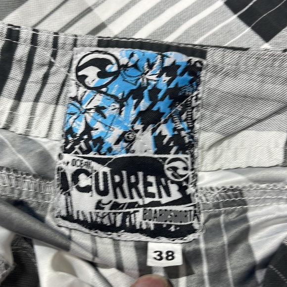 Current board shorts 38 - Picture 2 of 6
